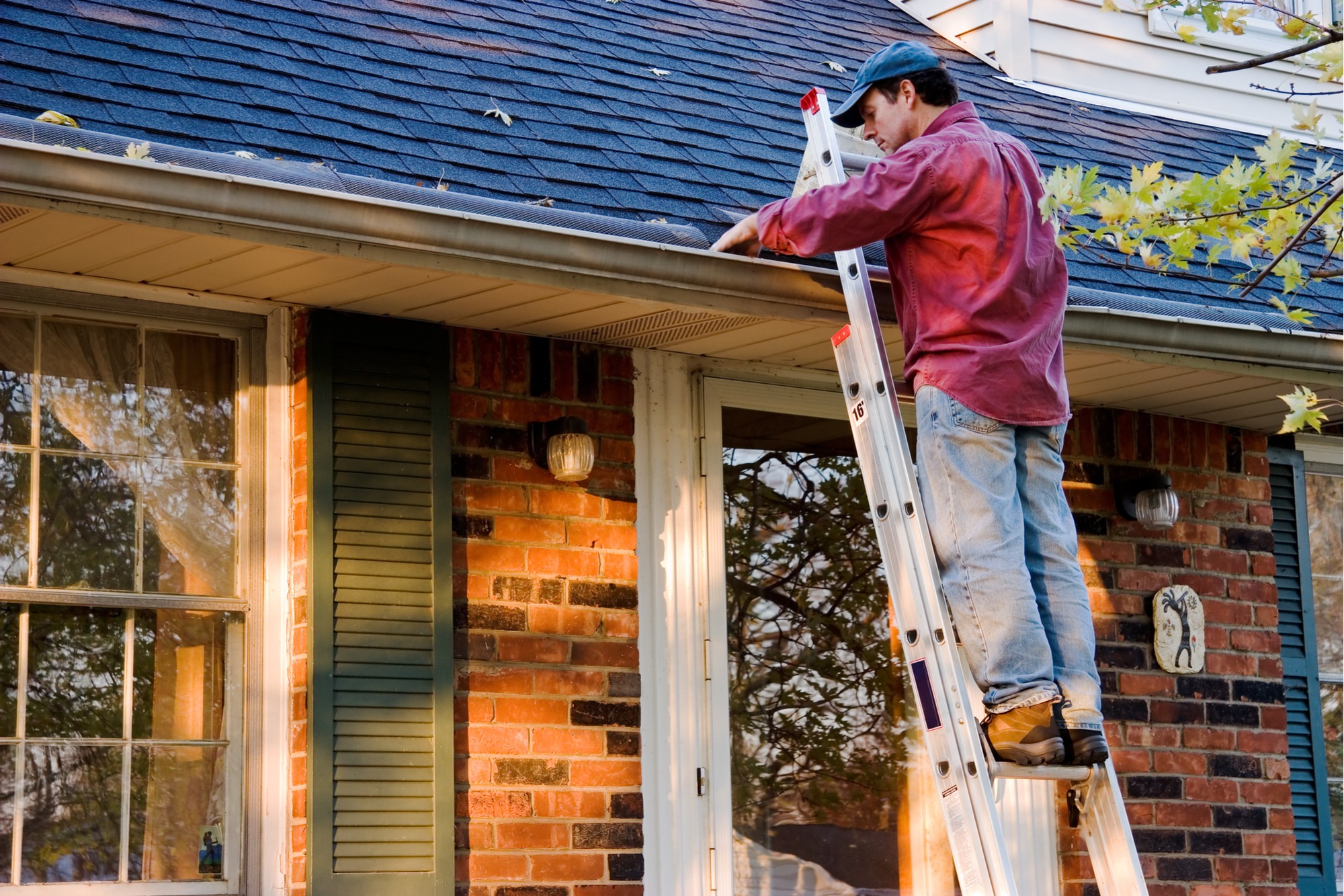 How Do You Clean Rain Gutters From The Ground