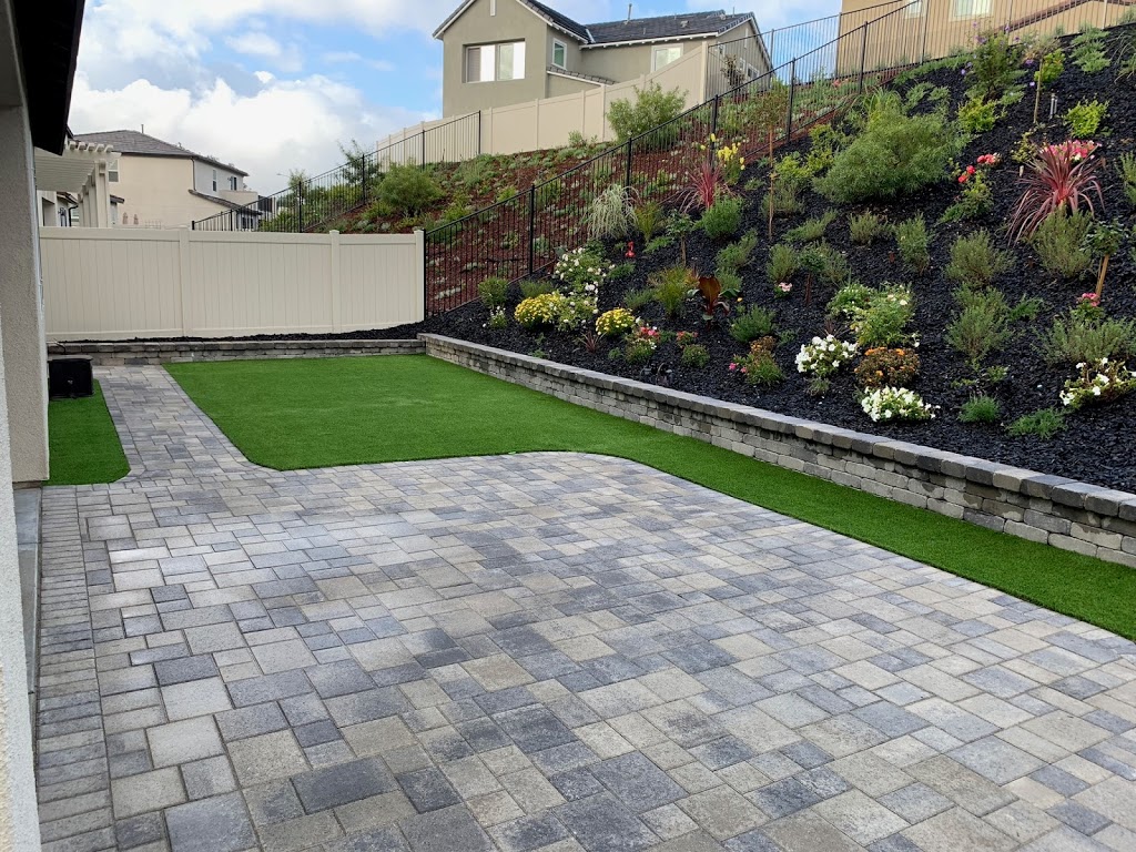 Featured image of post Landscape Pavers With Grass