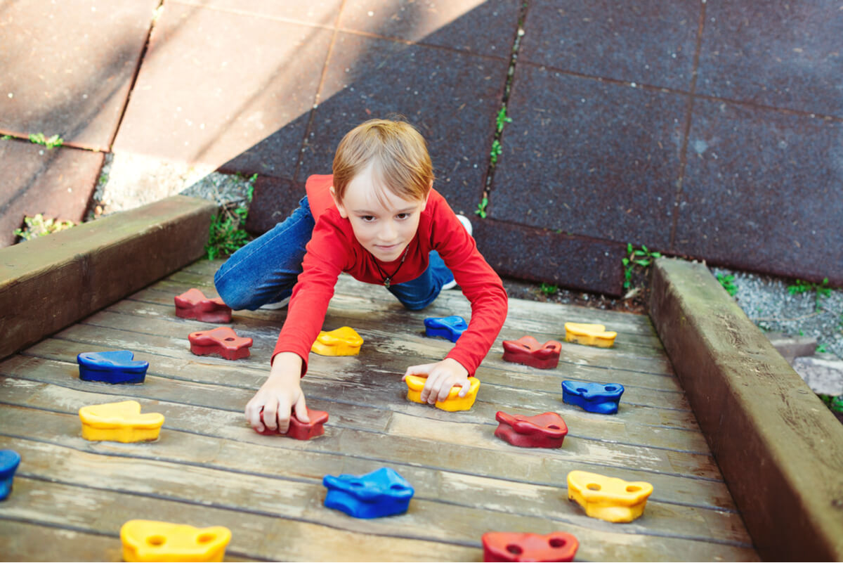 a kid friendly backyard